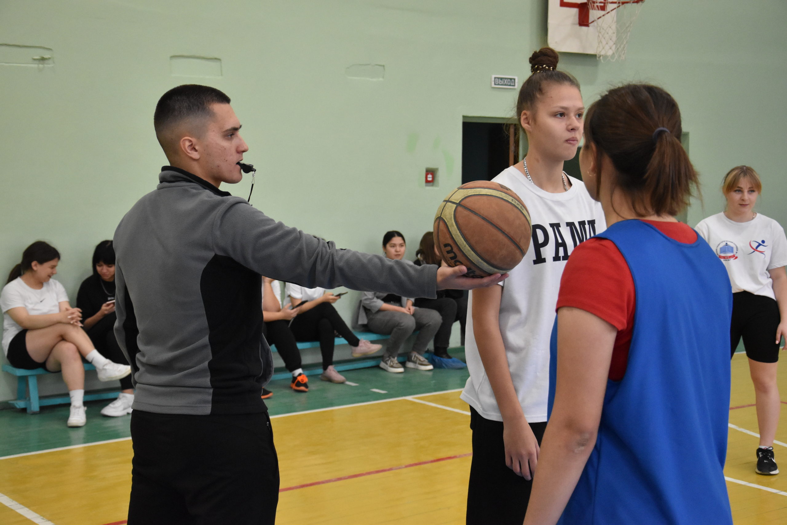 Соревнования по баскетболу среди студентов колледжа — Сайт педагогического  колледжа №1